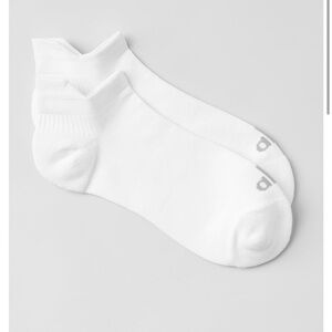 ALO Unisex Performance Tab White Ankle Socks
